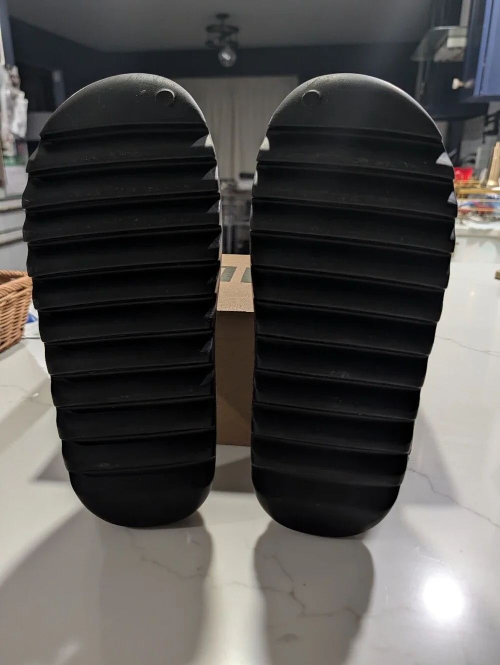 Men's YEEZY Slipper Size 13 Onyx